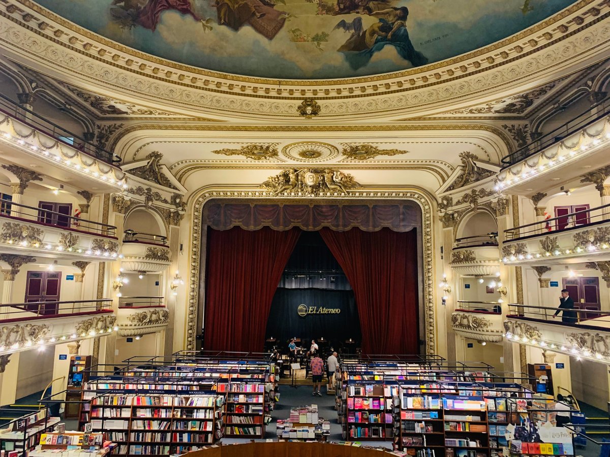 「世界で2番目に美しい本屋さん」として有名な「エル・アテネオ El Ateneo Grand Splendid」