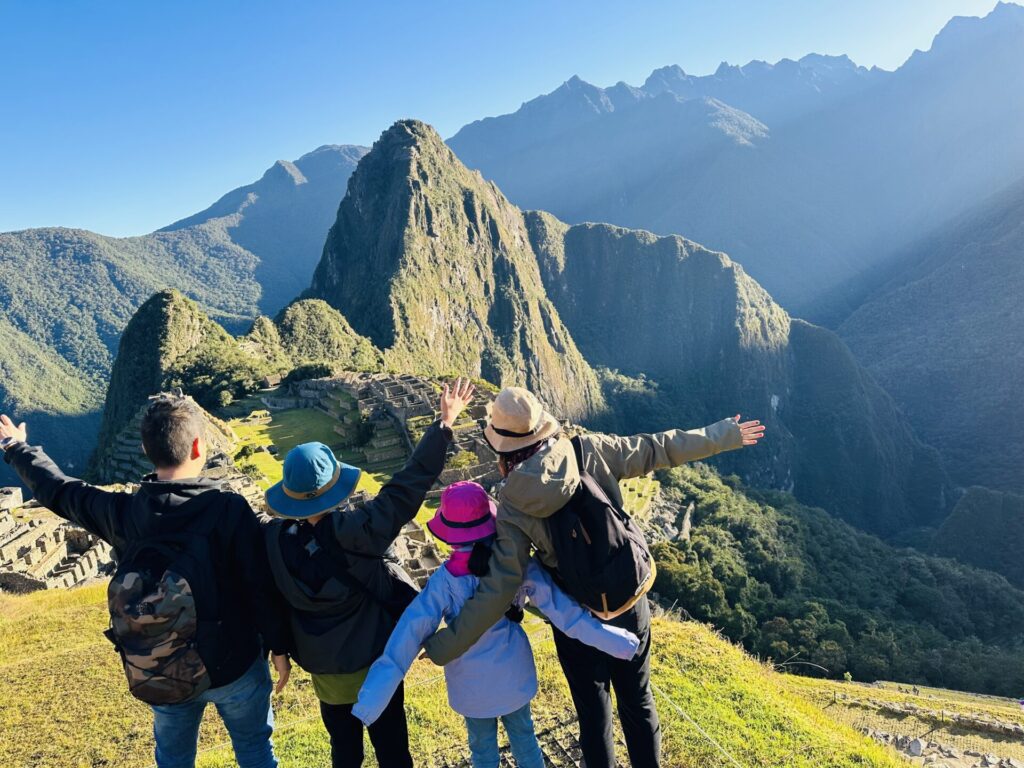 ペルーマチュピチュへの家族旅行の様子