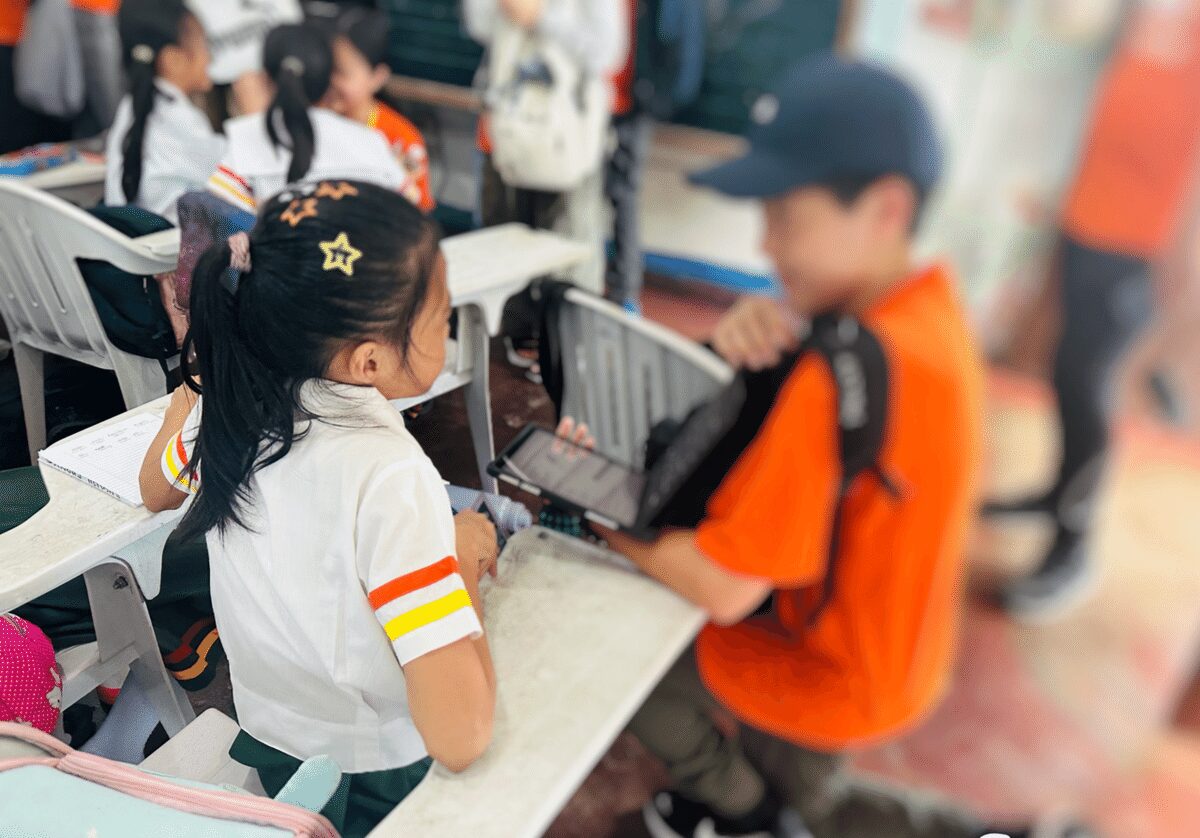 「セブ島ジュニアビジネス留学サマーキャンプ」の現地校交流の様子