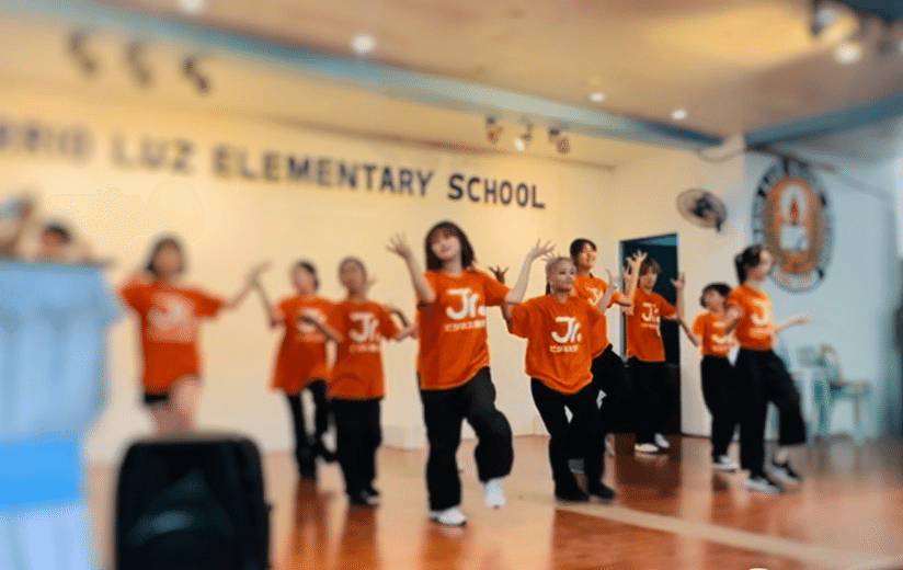 「セブ島ジュニアビジネス留学サマーキャンプ」の現地校交流でのダンス発表