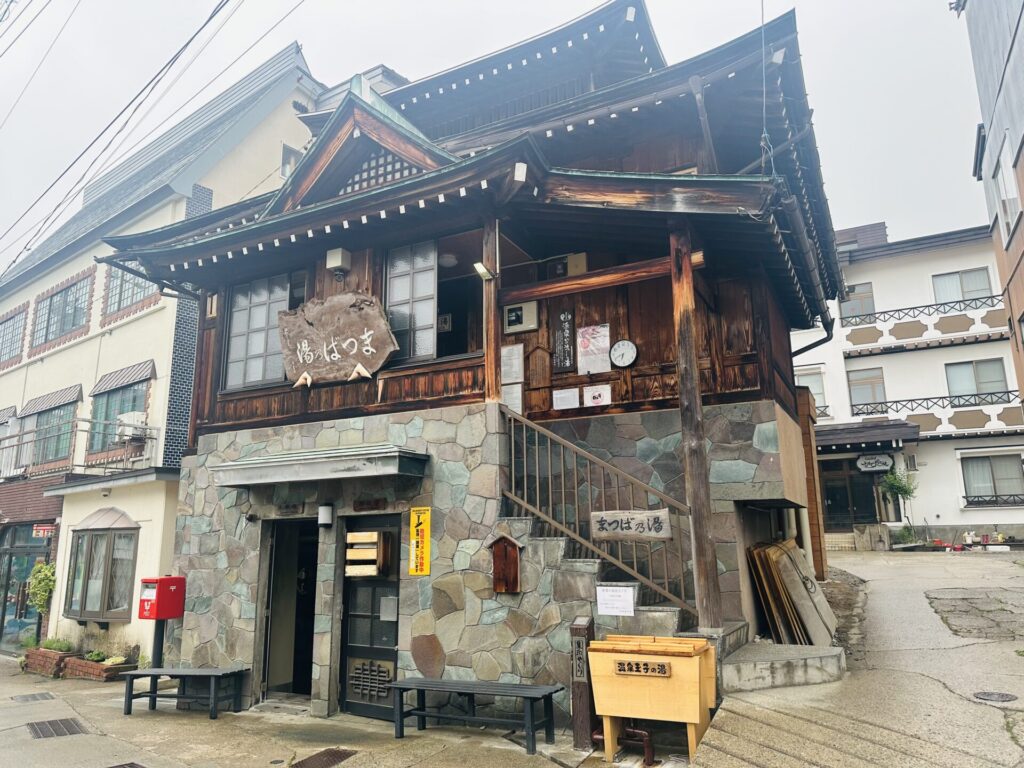 野沢温泉村内13か所にある共同浴場「外湯」